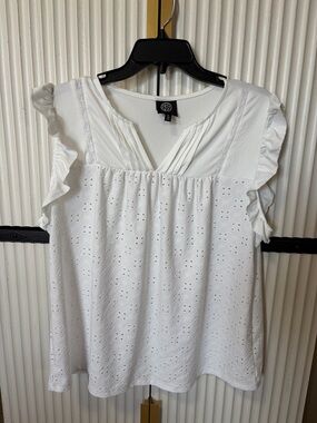 bobeau White Eyelet Ruffle Sleeve V-Neck Blouse